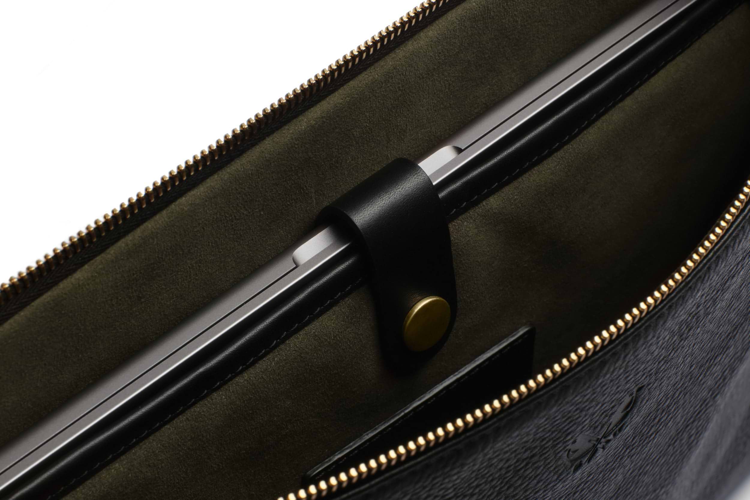 Bennett Winch Leather Flight Folio - 14"